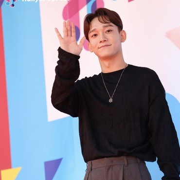 Chen EXO Tampil di SMTOWN LIVE 2022, Fans Matikan Lightstick