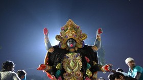 Bikin Poster Dewi Hindu Merokok, Sineas India Diancam Dibunuh