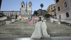 Akses Tertutup Fashion Show, Dior Minta Ganti Rugi Valentino Rp1,5 M