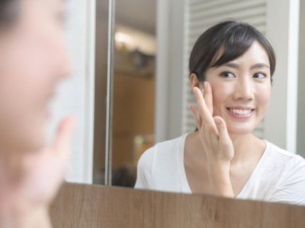 Ingin Wajah Lebih Glowing di 2023? Cek Diskon Skincare hingga 50% Bun