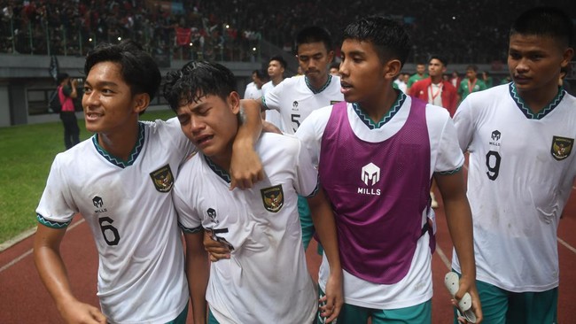 PSSI dan jajaran tim pelatih Timnas Indonesia U-19 melangsungkan rapat dadakan di kantor federasi siang ini.