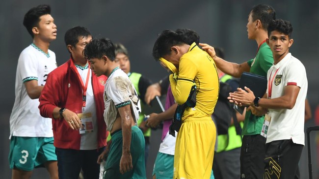 Netizen Indonesia masih membanjiri akun media sosial milik Asean Football Federation (AFF) dengan kritik dan protes terkait laga Vietnam vs Thailand.
