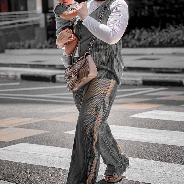 <p>Melalui unggahan Instagram, Nathalie mengatakan bahwa ia akan selalu mendampingi anak lak-lakinya, <em>baby</em> Adzam.<em> “Take my hand .. walk with me and you will never be alone,”</em> tulisnya sebagai <em>caption</em>. (Foto: Instagram @nathalieholscher)</p>
