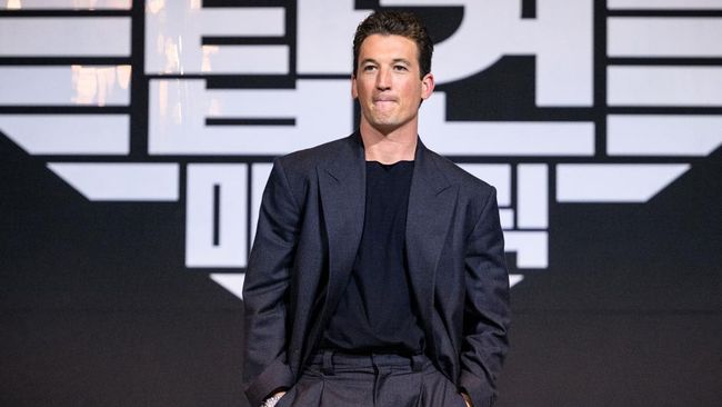 Miles Teller yang viral berkat aksi di Top Gun Maverick dapat dukungan penuh sang nenek untuk jadi the next James Bond.