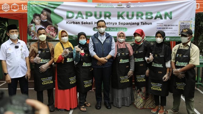 Hari Raya Iduladha Pemprov dki jakarta kembali membagikan daging kurban dalam bentuk siap saji kepada masyarakat yang berhak menerima.