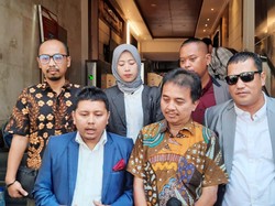 Roy Suryo Desak Polisi Tangkap Penyebar Pertama Meme Stupa Candi Borobudur