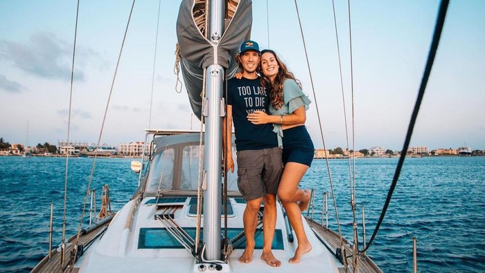 Jelajahi Dunia, Ini Kisah Pasangan yang Hidup di Kapal Layar, Bisa Hasilkan Rp74 Juta per Bulan!