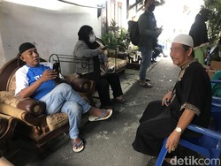 Rini S Bon Bon Meninggal Dunia, Rumah Duka Didatangi Pelayat