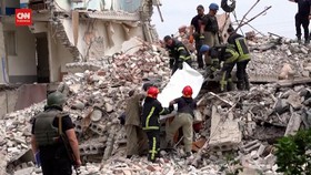 VIDEO: Rudal Rusia Hantam Apartemen Ukraina, 15 Warga Tewas