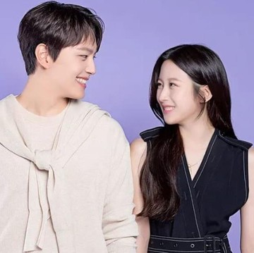 img-title Throwback Momen Romatis Moon Ga Young dan Yeo Jin Go di Behind The Scenes Drakor 'Link', Bikin Baper!