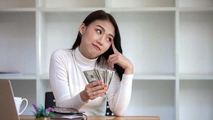 Meski Kaya Raya, Perempuan Ini Dikenal Jadi Orang Paling Pelit Sedunia Bahkan Pada Dirinya Sendiri!