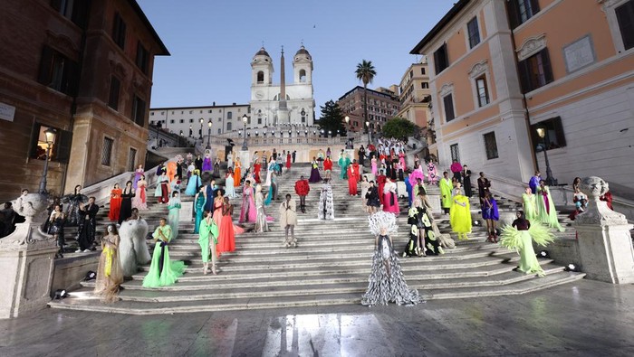 Dior Minta Ganti Rugi Rp1,5 Miliar Kepada Valentino Gara-gara Acara Fashion Show