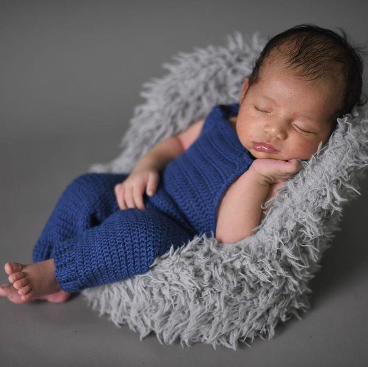 <p>Ini potretnya saat <em>photoshoot</em>. Baby Don tertidur dalam balutan pakaian berwarna biru. <em>Gemesin</em> banget ya, Bunda? (Foto: Instagram @donverhaag)</p>