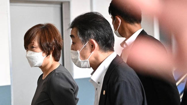 Akie Abe, istri dari mantan Perdana Menteri Jepang Shinzo Abe, menjadi tuan rumah pemakaman Abe pada hari ini, Selasa (12/7).