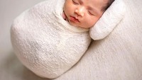 <p>Jedar membagikan potret <em>baby</em> Don disertai doa dan harapan. "<em>Happy 1st month</em> adik bayi @donverhaag Doa mama dan papa selalu besertamu, <em>I love you</em> anak bayi, sehat-sehat selalu!" tulis Jedar sebagai <em>caption</em>. (Foto: Instagram @inijedar)</p>