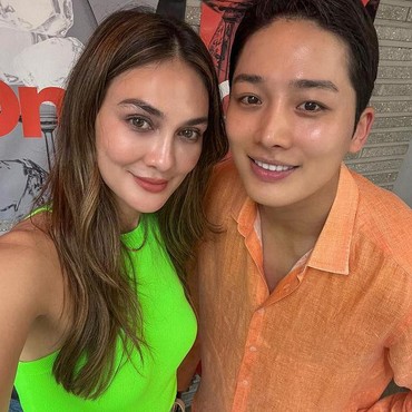 Pamer Foto dengan Moon Se Hoon, Luna Maya Bikin Iri Kaum Hawa