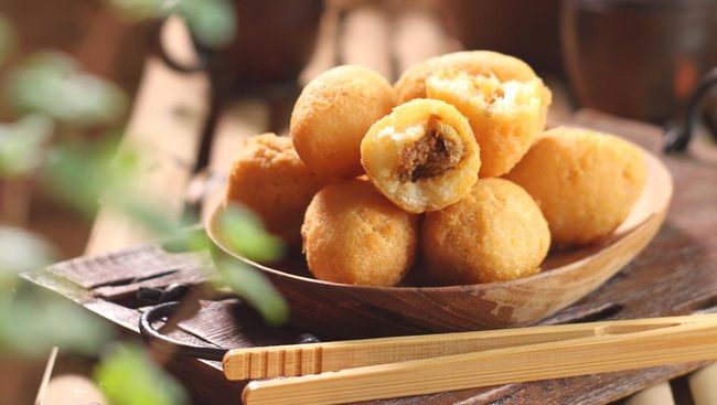 Combro dan misro sering dianggap sama. Apalagi bahan utama makanan ini memang sama, yakni singkong. Jadi apa bedanya?