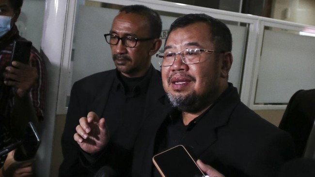 Sidang kasus penyelewengan dana ACT mengungkap gaji fantastis para petinggi yayasan tersebut, berkisar dari Rp70 juta hingga Rp100 juta.