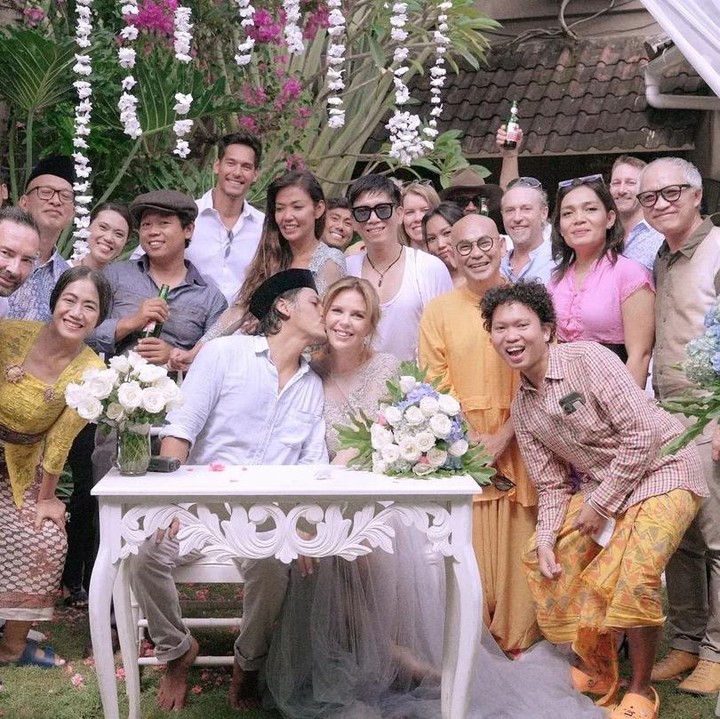 <p>Unggahan Mayky lantas menuai banyak reaksi dari rekan semasa artis hingga netizen. Ia mendapat ucapan selamat, Bunda. "Wow, congratulations mayk," tutur aktor Anjasmara. (Foto: Instagram @mayk_wongkar) <br /><br /><br /></p>