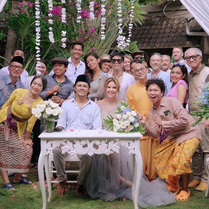 <p>Selamat untuk pernikahan Mayky dan Ally, kita doakan semoga rumah tangga keduanya selalu bahagia ya, Bunda. (Foto: Instagram @mayk_wongkar)</p>