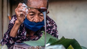 FOTO: Mbah Satinem, Wanita Perkasa di Balik Lupis Legendaris Yogya