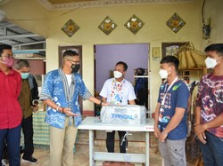 Eks Napi di Banjarmasin Dapat Hadiah Mesin Jahit dari Sandiaga