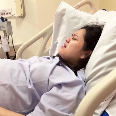 7 Potret Haru Perjuangan Istri Lutfi Agizal Lahirkan Anak Pertama