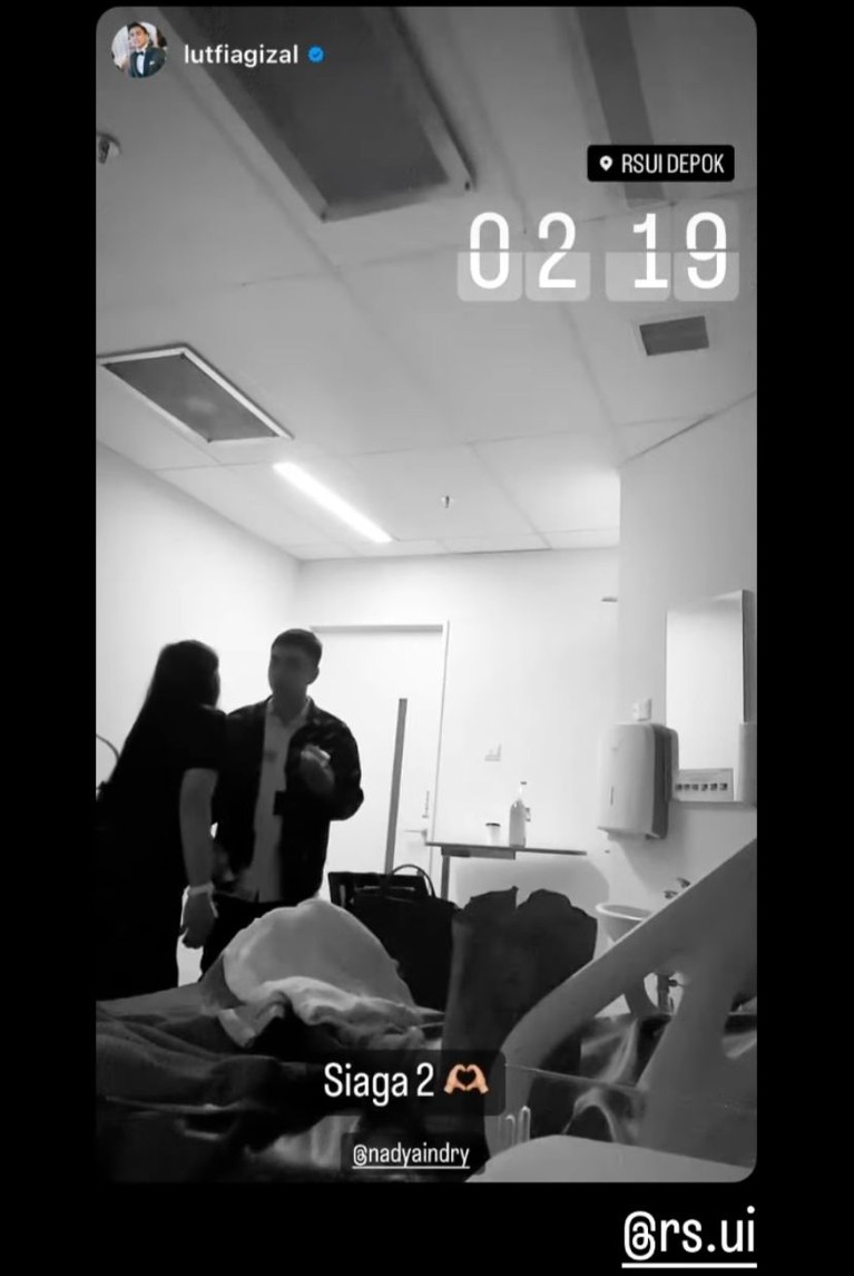 Momen Istri Lutfi Agizal Melahirkan Momen Istri Lutfi Agizal Melahirkan