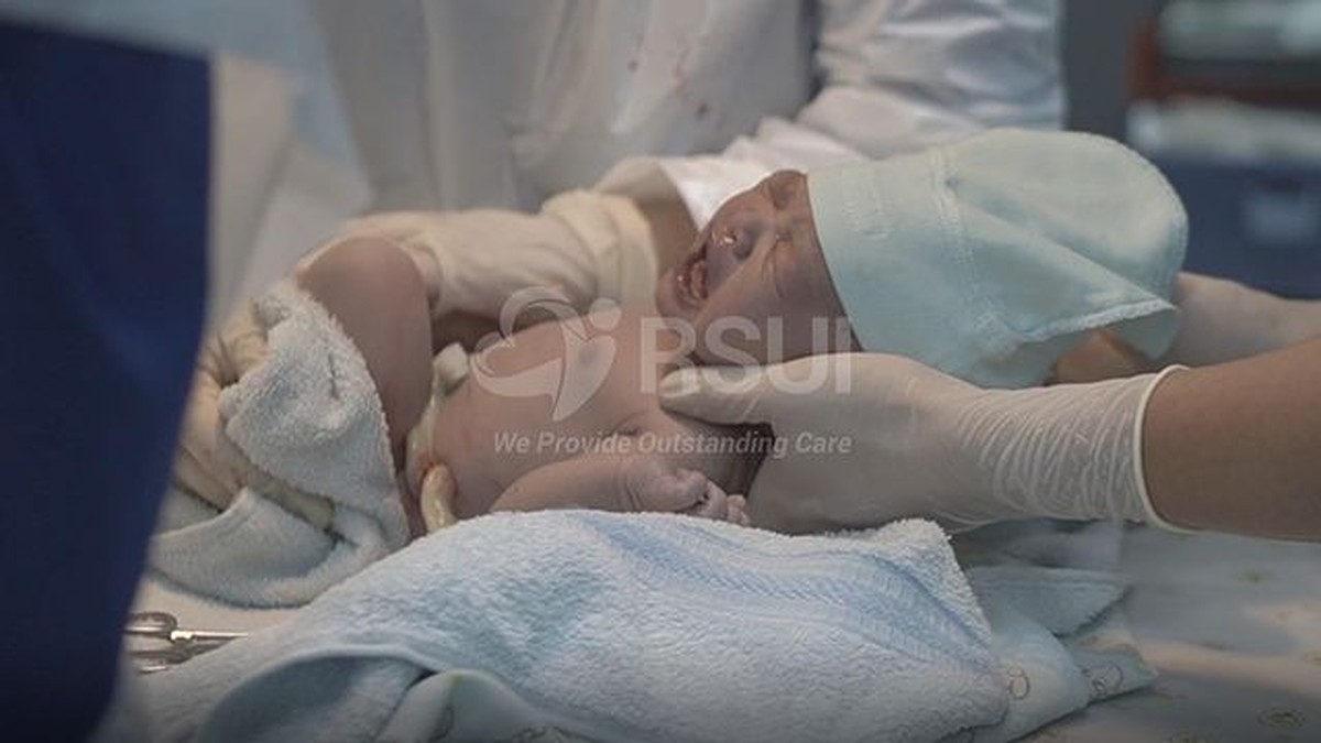 Momen Istri Lutfi Agizal Melahirkan