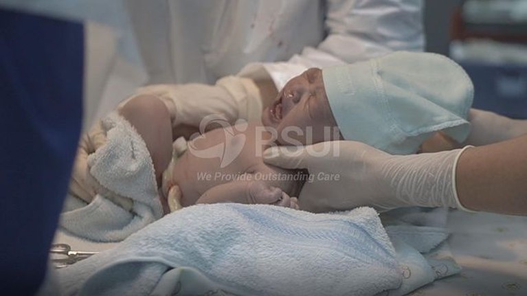 Momen Istri Lutfi Agizal Melahirkan Momen Istri Lutfi Agizal Melahirkan