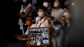 Tangis Duka Warga Tokyo Kala Pemakaman Shinzo Abe
