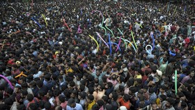 Populasi China Bisa Disalip India Gegara 'Resesi Seks'