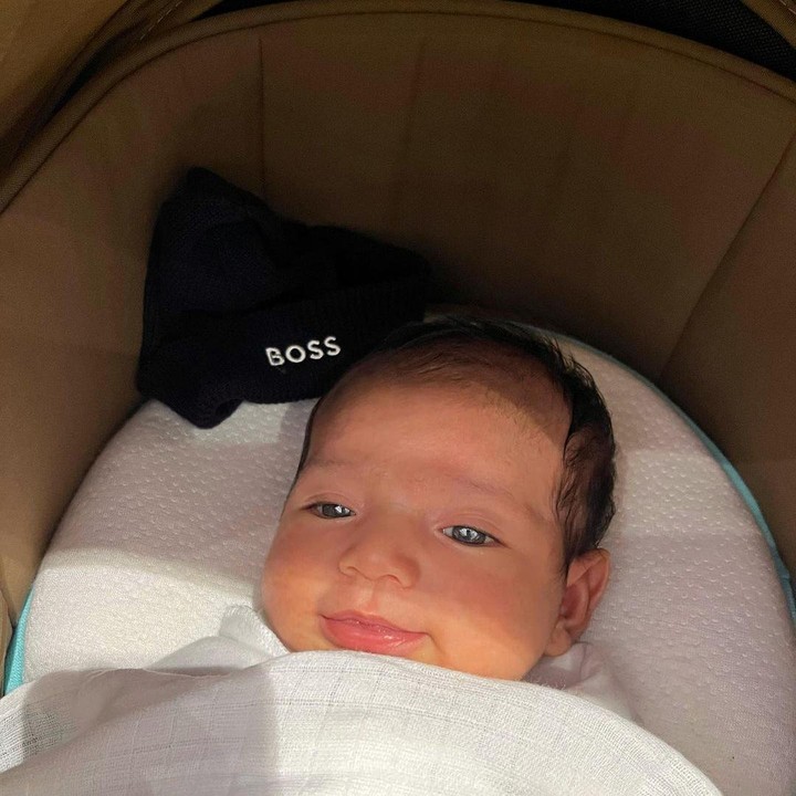 <p>Sejak kelahiran anak keduanya, artis yang akrab disapa Jedar ini dan sang suami kerap membagikan potret gemas <em>baby</em> Don. Walaupun sebelumnya sempat disembunyikan dari publik selama satu bulan. (Foto: Instagram @v.andrianto)</p>