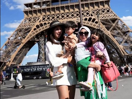 7 Potret Liburan Mama Amy Bersama Syahnaz dan Cucu ke Eropa, Nonton Coldplay Juga