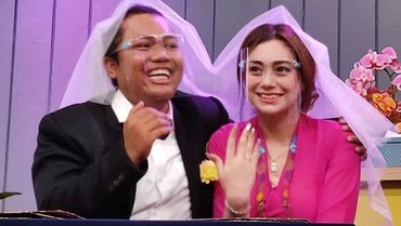 Unggah Pas Foto Background Biru, Celine Evangelista dan Marshel Siap Nikah?