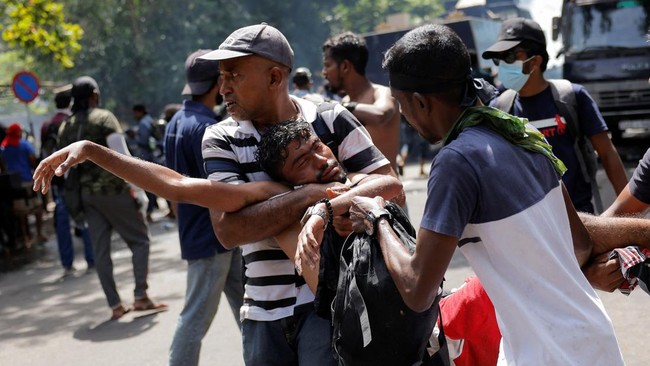 Sri Lanka menahan aktivis pemimpin demo yang berujung pada penggulingan rezim Gotabaya Rajapaksa, Rabu (22/7), ketika parlemen memperpanjang status darurat.