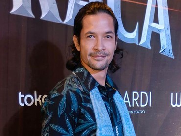 img-title Potret Aktor Edward Akbar, Keponakan Tamara Bleszynski yang Jarang Tersorot