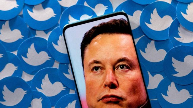 Miliarder AS Elon Musk terlibat pertengkaran di media sosial dengan pejabat Ukraina termasuk Presiden Volodymyr Zelensky pada Senin (3/10).