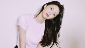 Go Yoon-jung Diincar Gabung Kim Seon-ho Bintangi Drama Hong Sisters