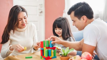 BAGAIMANA CARA MENGEMBANGKAN KECERDASAN ANAK?
