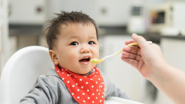 Ilustrasi manfaat makanan organik untuk MPASI anak Ilustrasi manfaat makanan organik untuk MPASI anak