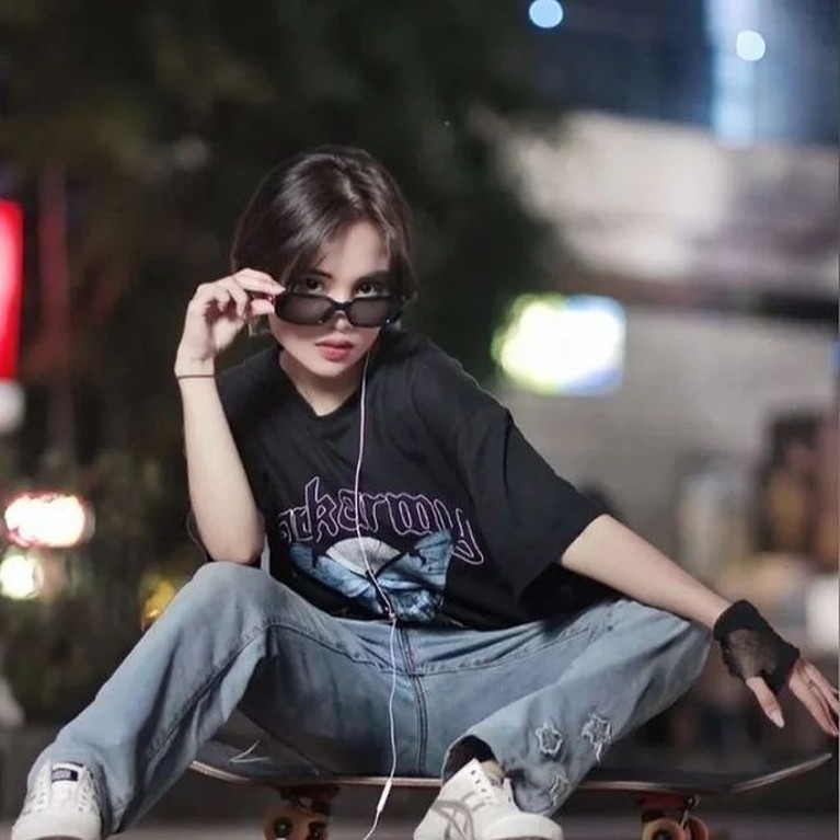 8 Potret Jeje Slebew Model Citayam Fashion Week Yang Kini Jadi Sorotan