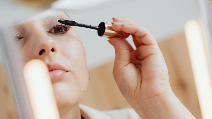 Sering Nggak Disadari, Ini Ciri-ciri Maskara Kedaluwarsa dan Bahayanya Saat Dipakai