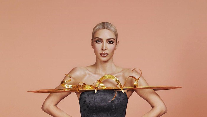 Jadi Cover Girl Majalah Allure, Kim Kardashian Curhat Sentimen Standar Kecantikan Tak Realistis hingga Ambisi Dapatkan Gelar Hukum