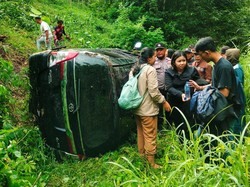 Mobil Terjun ke Jurang 40 Meter di Banyuwangi, 9 Penumpang Selamat