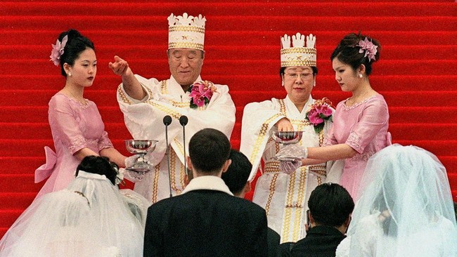 Gereja Unifikasi diselimuti sejumlah kontroversi terlepas dari para pengikut dan pendukungnya yang banyak seperti keluarga eks PM Jepang Shinzo Abe.