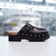 Pantas Mahal, Intip Proses Pembuatan Sepatu DiorQuake Clogs dan Sandal yang Berdesain Edgy!