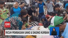 VIDEO: Ricuh Pembagian Uang & Daging Kurban