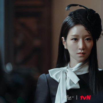 Anggun dan Berkelas, Intip Inspirasi Outfit ala Seo Yea Ji di Drakor Populer 'Eve'