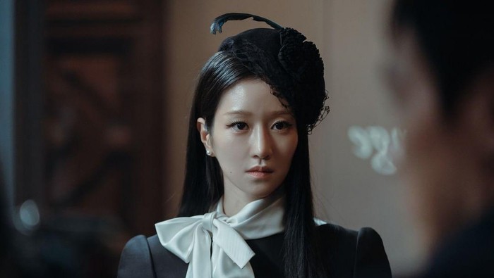 Anggun dan Berkelas, Intip Inspirasi Outfit ala Seo Yea Ji di Drakor Populer 'Eve'